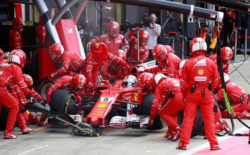 Il pit stop di Vettel. Reuters
